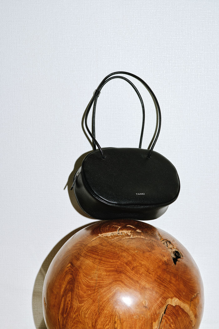 2025 AUTUMN WINTER LOOK 2 | YAHKI 公式オンラインストア